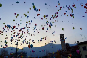 lancio palloncini Mandello